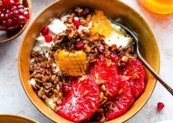 How We Eat Granola: Tips and a Loaded Fruit & Granola Bowl Recipe You’ll Love
