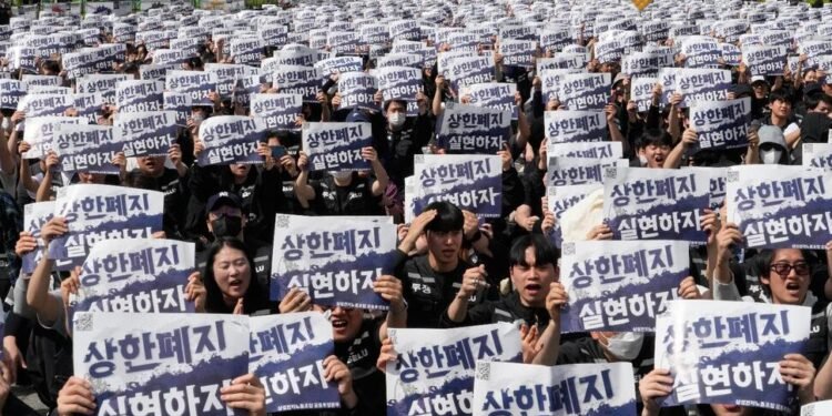 Samsung workers rally