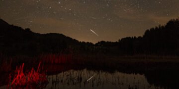 Lyrid Meteor Shower 2026 Peaks Tonight: How to Catch the Spectacular Sky Show