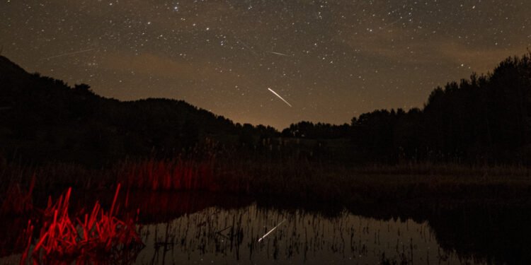 Lyrid Meteor Shower 2026 Peaks Tonight: How to Catch the Spectacular Sky Show