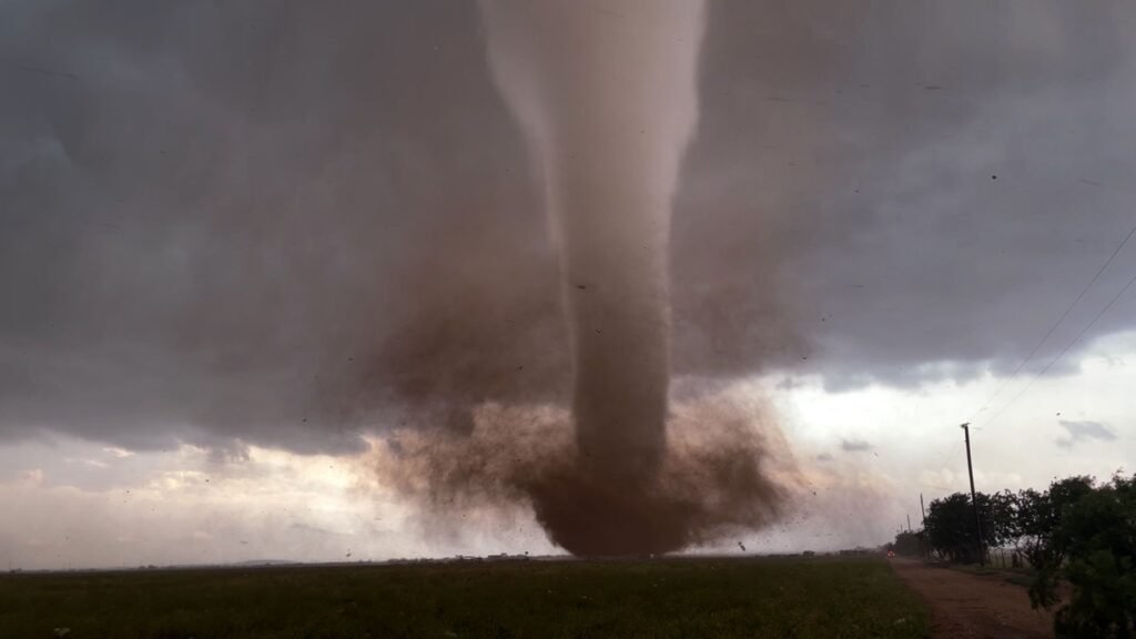 At Least 2 Dead as Tornadoes Tear Through Northern Texas