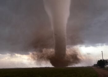 At Least 2 Dead as Tornadoes Tear Through Northern Texas